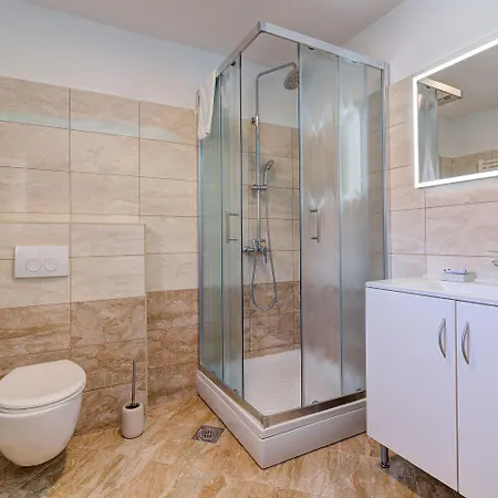 Traumhafte Nur 300 Meter Zum Mit Beheiztem Pool, Whirlpool, Kicker, Grill Ferienhaus Novi Vinodolski