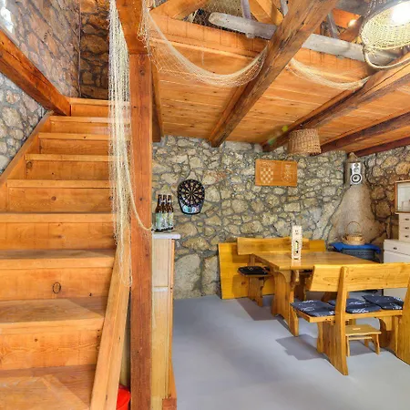 Traumhafte Nur 300 Meter Zum Mit Beheiztem Pool, Whirlpool, Kicker, Grill Ferienhaus Novi Vinodolski