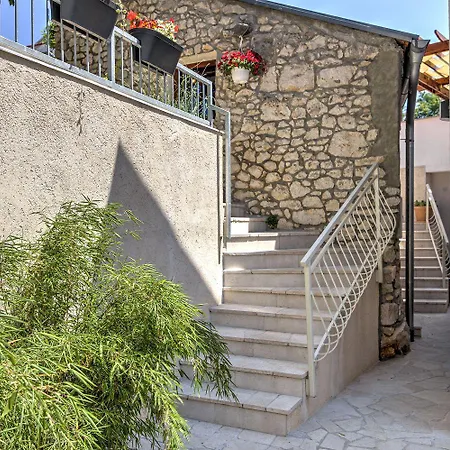 Traumhafte Nur 300 Meter Zum Mit Beheiztem Pool, Whirlpool, Kicker, Grill Novi Vinodolski