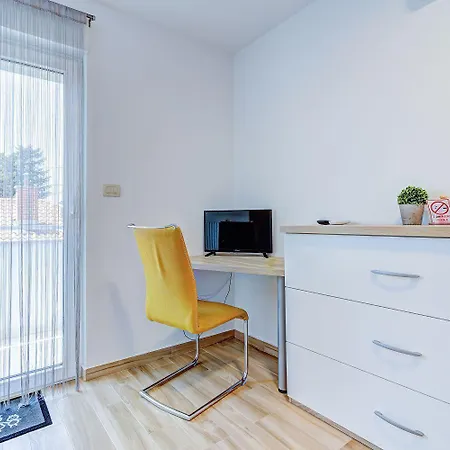 Traumhafte Nur 300 Meter Zum Mit Beheiztem Pool, Whirlpool, Kicker, Grill * Novi Vinodolski