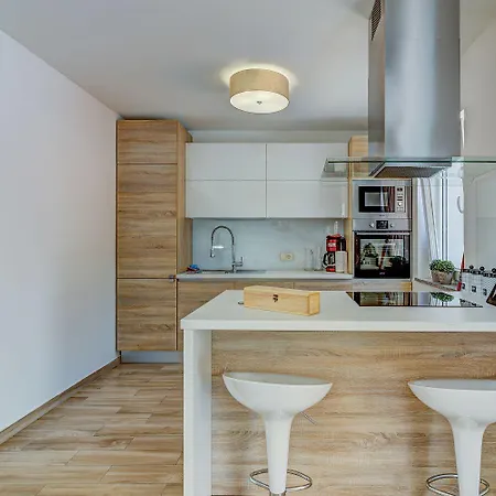 Ferienhaus Traumhafte Nur 300 Meter Zum Mit Beheiztem Pool, Whirlpool, Kicker, Grill Novi Vinodolski