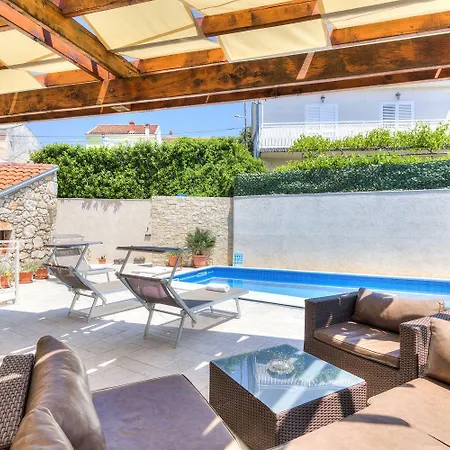 Traumhafte Nur 300 Meter Zum Mit Beheiztem Pool, Whirlpool, Kicker, Grill Ferienhaus Novi Vinodolski