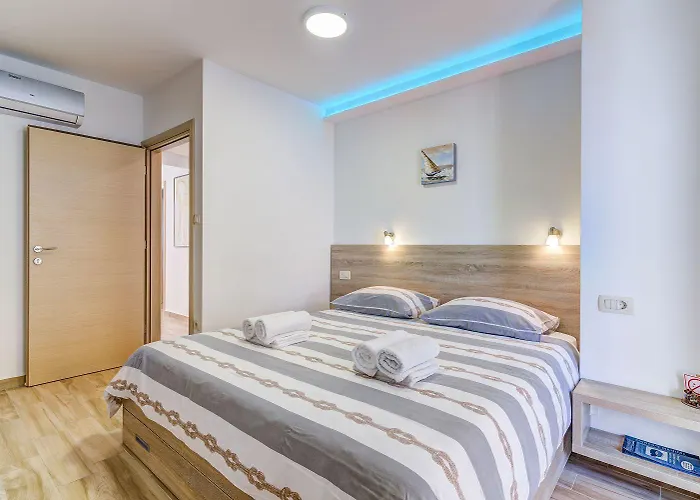 Traumhafte Nur 300 Meter Zum Mit Beheiztem Pool, Whirlpool, Kicker, Grill Vikendica Novi Vinodolski