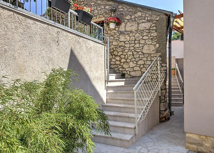 Traumhafte Nur 300 Meter Zum Mit Beheiztem Pool, Whirlpool, Kicker, Grill Novi Vinodolski