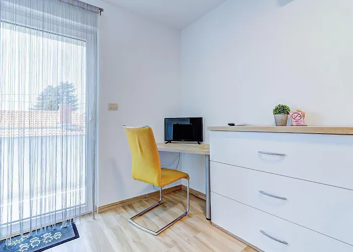 Traumhafte Nur 300 Meter Zum Mit Beheiztem Pool, Whirlpool, Kicker, Grill * Novi Vinodolski