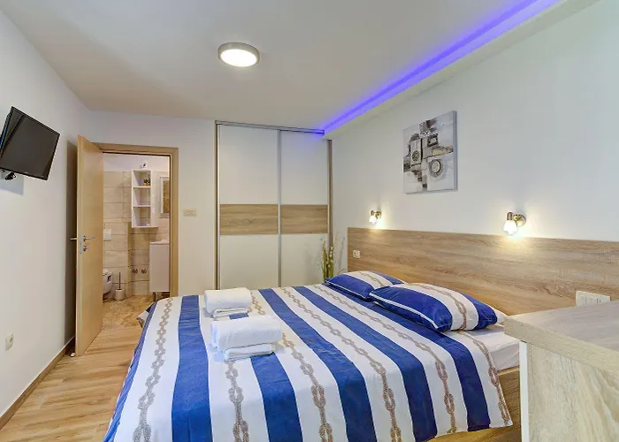 Traumhafte Nur 300 Meter Zum Mit Beheiztem Pool, Whirlpool, Kicker, Grill Vikendica Novi Vinodolski